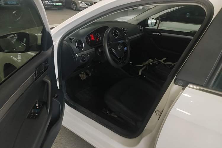 Used Volkswagen Jetta 2017 1.5L Automatic Comfort Model Driver Seat