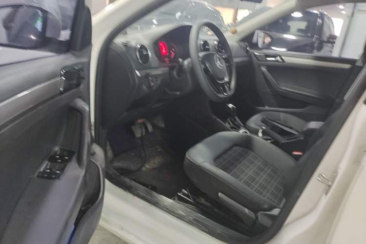 Used Volkswagen Jetta 2017 1.5L Automatic Comfort Model Driver Seat