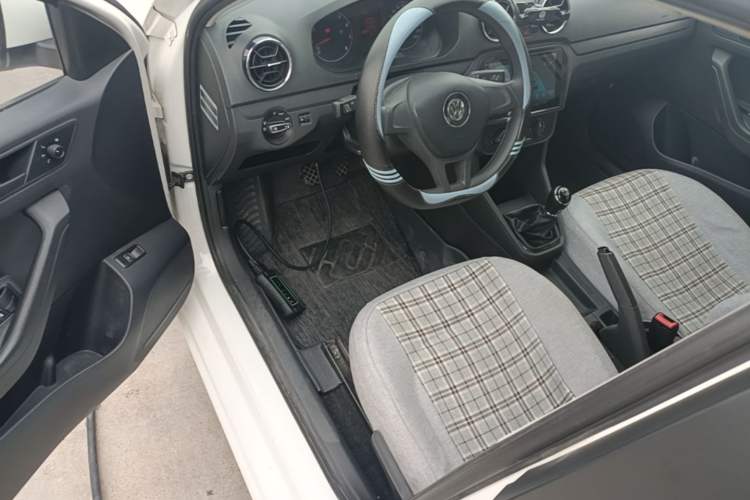 Used Volkswagen Jetta 2017 1.5L Manual Fashion Edition Driver Seat