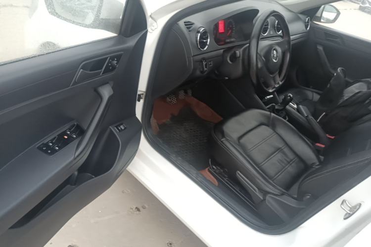 Used Volkswagen Jetta 2017 1.5L Manual Fashion Edition Driver Seat