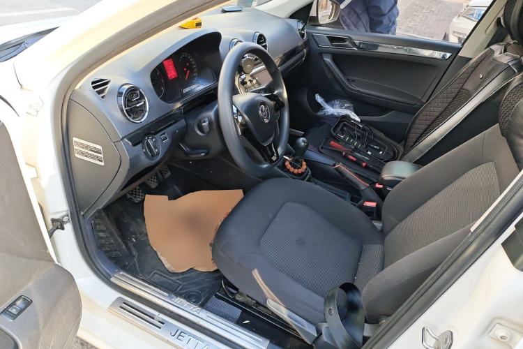 Used Volkswagen Jetta 2017 1.5L Manual Fashion Edition Driver Seat