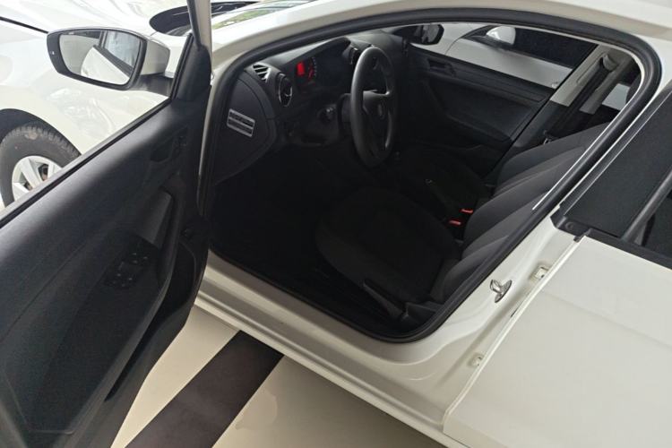 Used Volkswagen Jetta 2017 1.5L Manual Fashion Edition Driver Seat