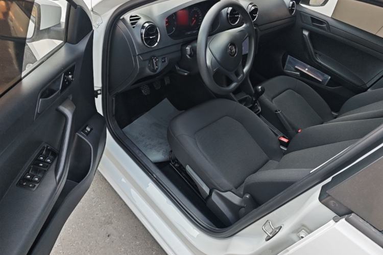 Used Volkswagen Jetta 2017 1.4L Manual Fashion Edition Driver Seat