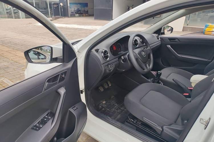 Used Volkswagen Jetta 2017 1.5L Manual Fashion Edition Driver Seat