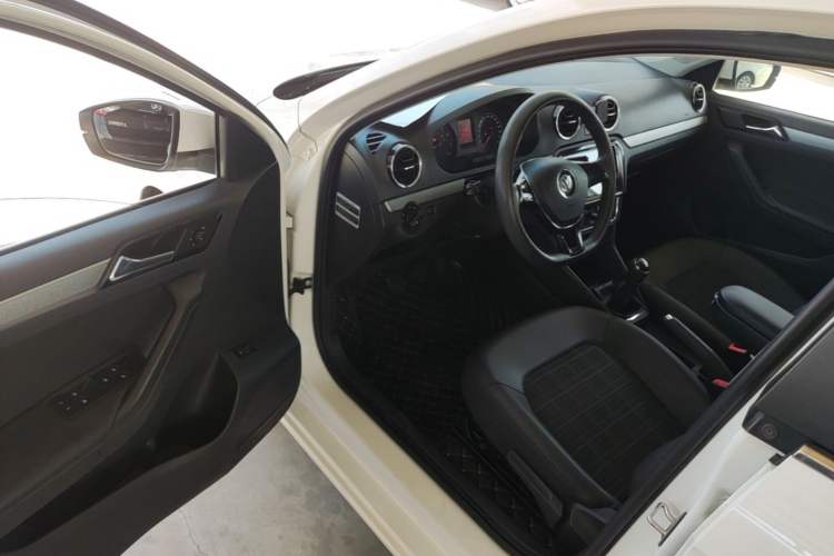 Used Volkswagen Jetta 2017 1.5L Manual Comfort Model Driver Seat