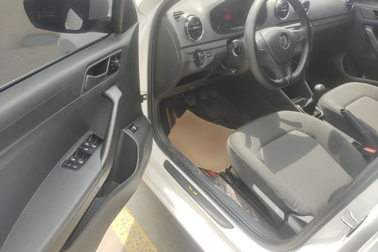 Used Volkswagen Jetta 2017 1.5L Manual Fashion Edition Driver Seat