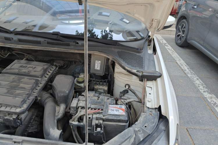 Used Volkswagen Jetta 2017 1.4L Manual Fashion Edition Engine Bay Left