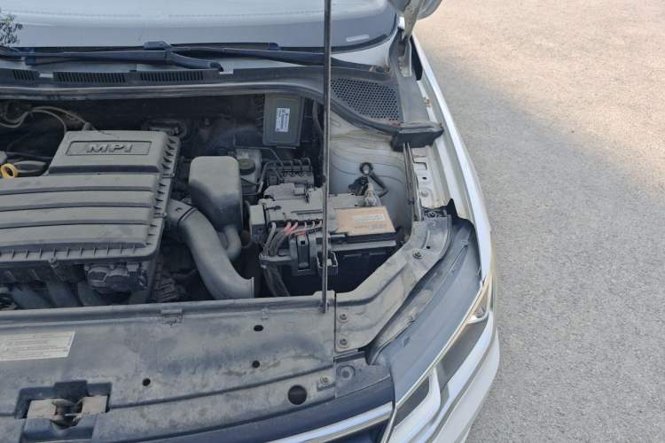 Used Volkswagen Jetta 2017 1.4L Manual Fashion Edition Engine Bay Left