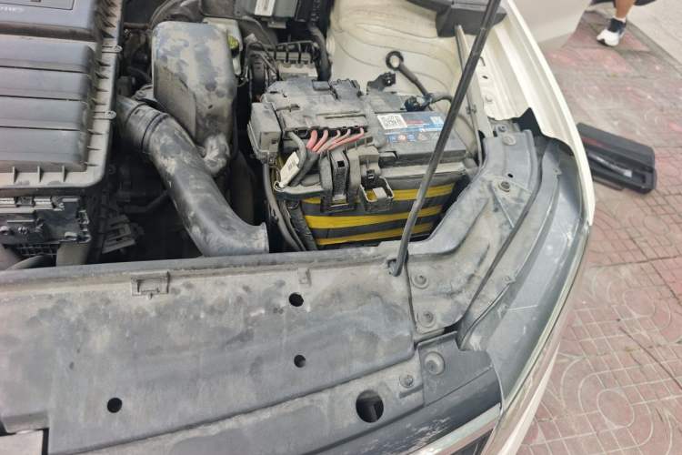 Used Volkswagen Jetta 2017 1.5L Manual Fashion Edition Engine Bay Left