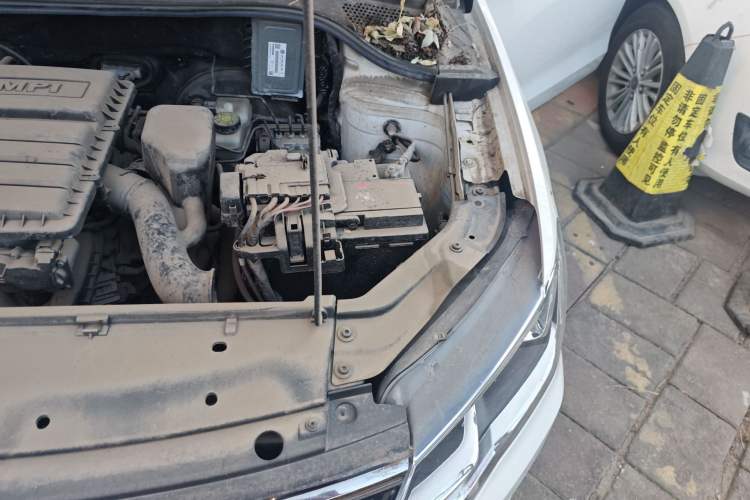 Used Volkswagen Jetta 2017 1.4L Manual Fashion Edition Engine Bay Left