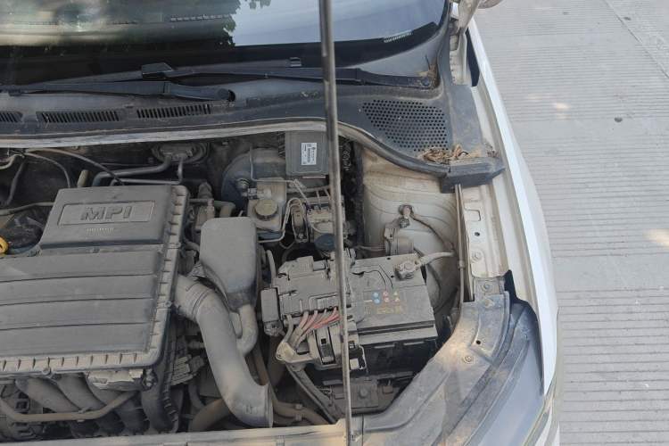 Used Volkswagen Jetta 2017 1.4L Manual Fashion Edition Engine Bay Left
