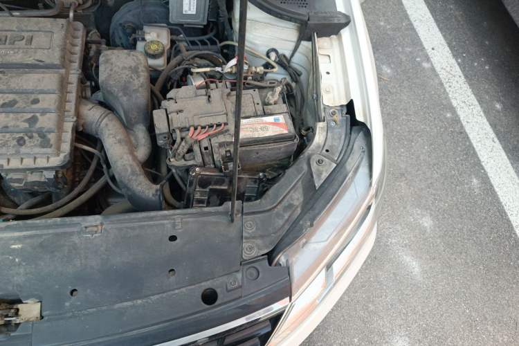 Used Volkswagen Jetta 2017 1.4L Manual Fashion Edition Engine Bay Left