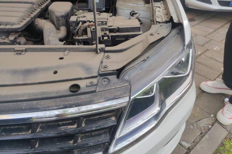 Used Volkswagen Jetta 2017 1.4L Manual Fashion Edition Engine Bay Left