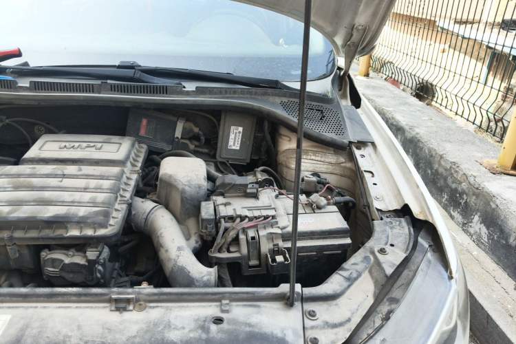 Used Volkswagen Jetta 2017 1.4L Manual Fashion Edition Engine Bay Left