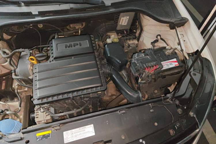 Used Volkswagen Jetta 2017 1.4L Manual Fashion Edition Engine Bay Left