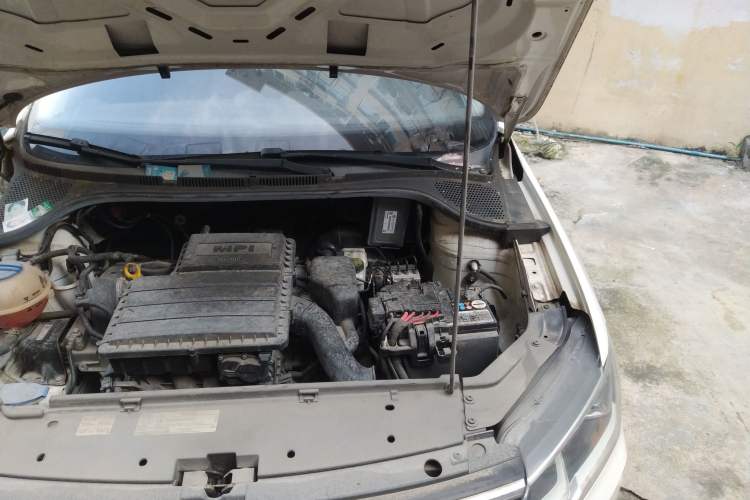 Used Volkswagen Jetta 2017 1.4L Manual Fashion Edition Engine Bay Left
