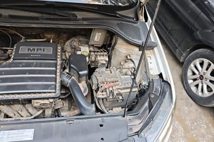 Used Volkswagen Jetta 2017 1.4L Manual Fashion Edition Engine Bay Left