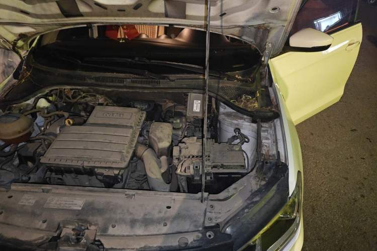 Used Volkswagen Jetta 2017 1.4L Manual Fashion Edition Engine Bay Left