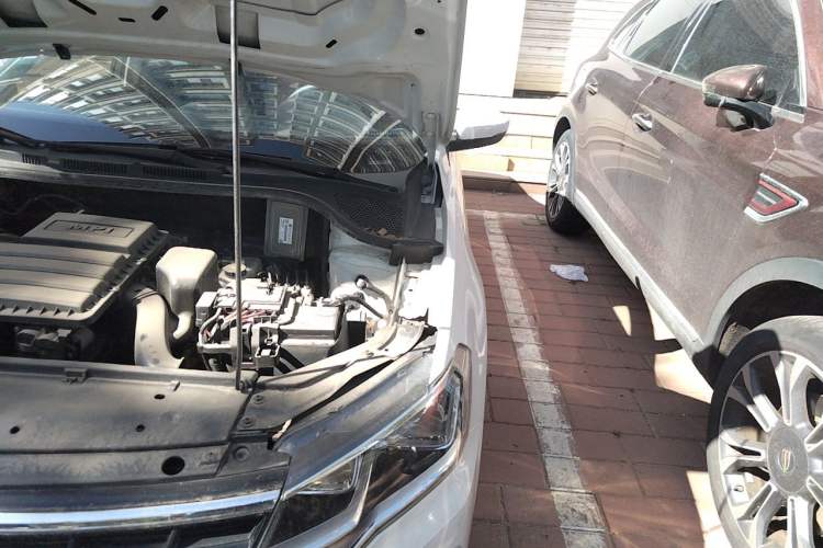 Used Volkswagen Jetta 2017 1.4L Manual Fashion Edition Engine Bay Left