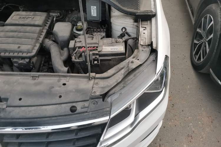 Used Volkswagen Jetta 2017 1.4L Manual Fashion Edition Engine Bay Left