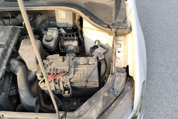 Used Volkswagen Jetta 2017 1.5L Manual Fashion Edition Engine Bay Left