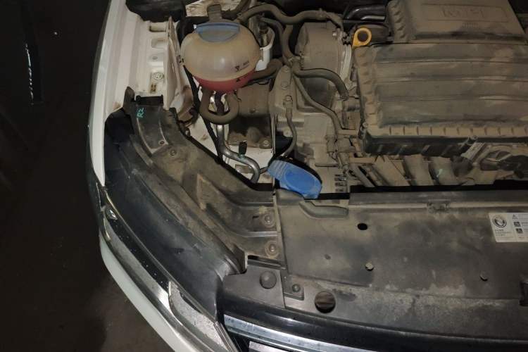 Used Volkswagen Jetta 2017 1.4L Manual Fashion Edition Engine Bay Right