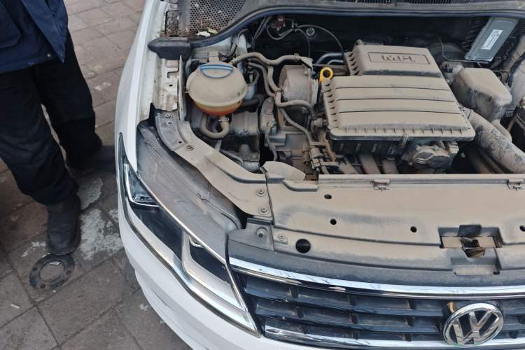 Used Volkswagen Jetta 2017 1.4L Manual Fashion Edition Engine Bay Right