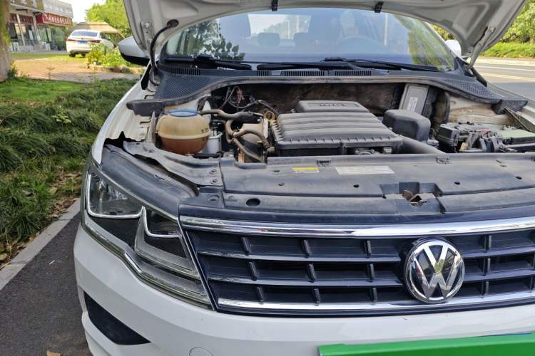 Used Volkswagen Jetta 2017 1.4L Manual Fashion Edition Engine Bay Right