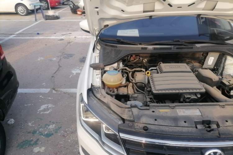 Used Volkswagen Jetta 2017 1.4L Manual Fashion Edition Engine Bay Right