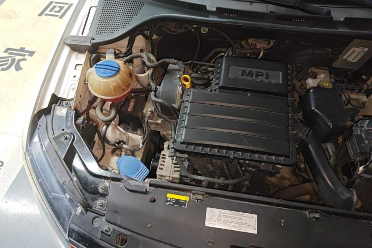 Used Volkswagen Jetta 2017 1.4L Manual Fashion Edition Engine Bay Right