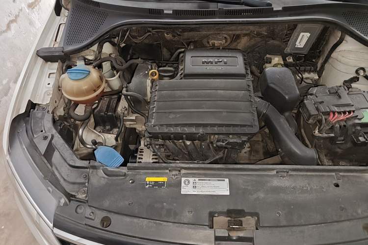 Used Volkswagen Jetta 2017 1.4L Manual Fashion Edition Engine Bay Right