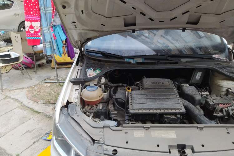 Used Volkswagen Jetta 2017 1.4L Manual Fashion Edition Engine Bay Right