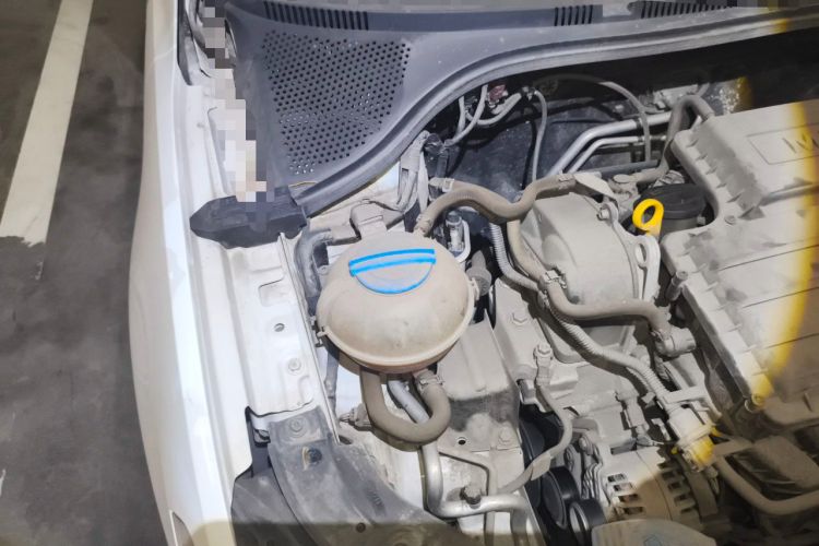 Used Volkswagen Jetta 2017 1.4L Manual Fashion Edition Engine Bay Right