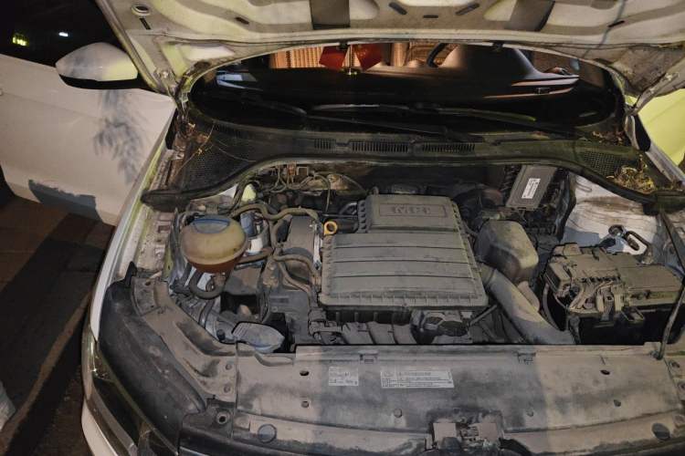 Used Volkswagen Jetta 2017 1.4L Manual Fashion Edition Engine Bay Right