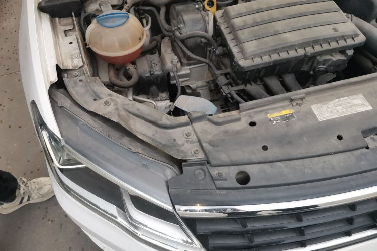 Used Volkswagen Jetta 2017 1.4L Manual Fashion Edition Engine Bay Right
