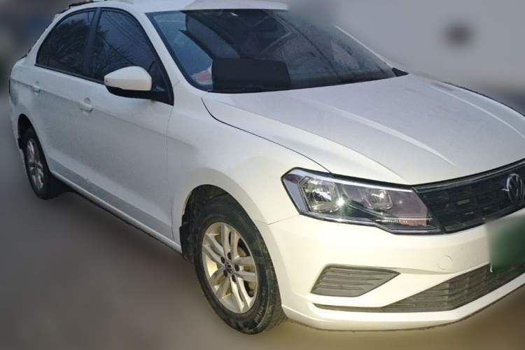 Used Volkswagen Jetta 2017 1.4L Manual Fashion Edition Exterior 2