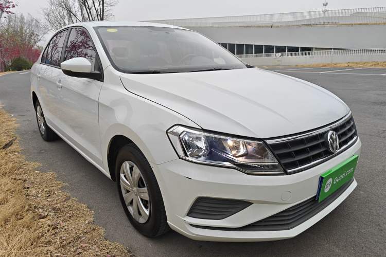 Used Volkswagen Jetta 2017 1.4L Manual Fashion Edition Exterior 2