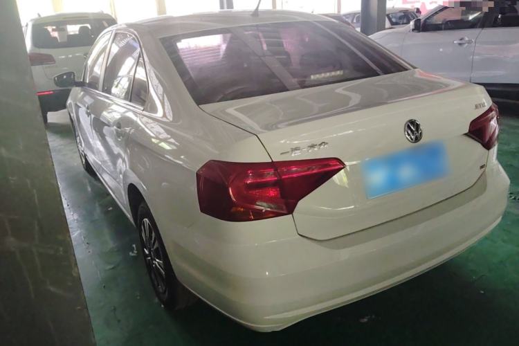 Used Volkswagen Jetta 2017 1.5L Manual Fashion Edition Exterior 2