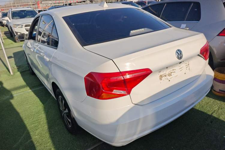 Used Volkswagen Jetta 2017 1.4L Manual Fashion Edition Exterior 2