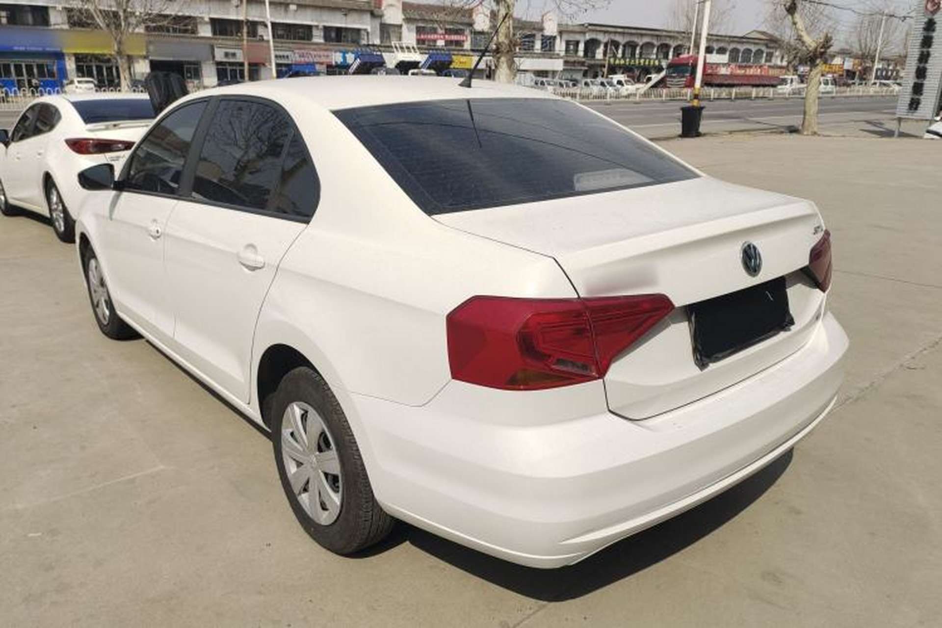 Used Volkswagen Jetta 2017 1.5L Manual Fashion Edition Exterior 2