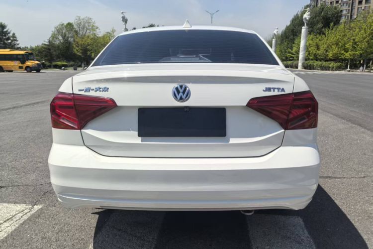 Used Volkswagen Jetta 2017 1.4L Manual Fashion Edition Exterior 2
