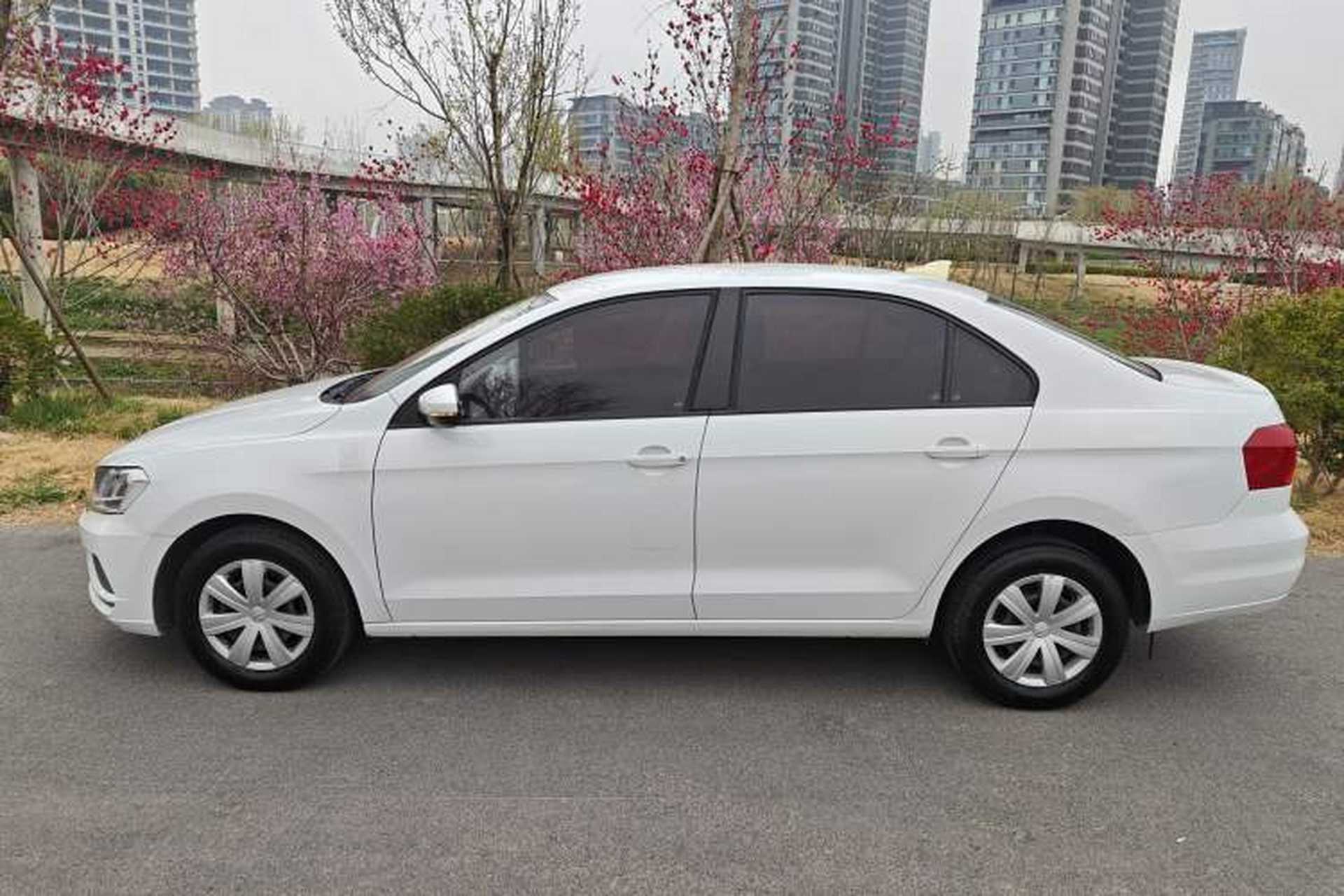 Used Volkswagen Jetta 2017 1.4L Manual Fashion Edition Exterior 3