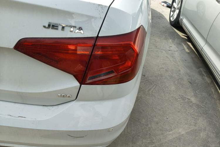 Used Volkswagen Jetta 2017 1.5L Automatic Fashion Model Exterior 3