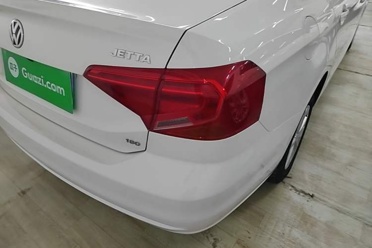 Used Volkswagen Jetta 2017 1.5L Automatic Fashion Model Exterior 3