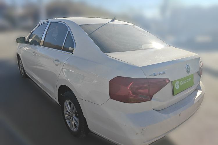 Used Volkswagen Jetta 2017 1.5L Manual Fashion Edition Exterior 3