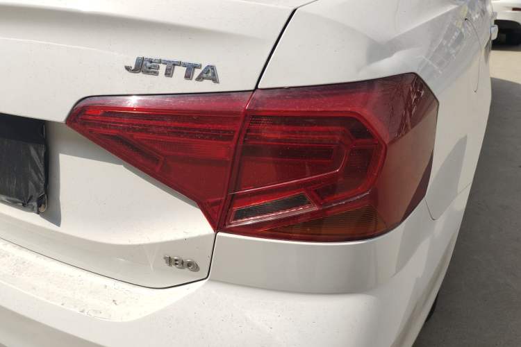 Used Volkswagen Jetta 2017 1.5L Manual Fashion Edition Exterior 3
