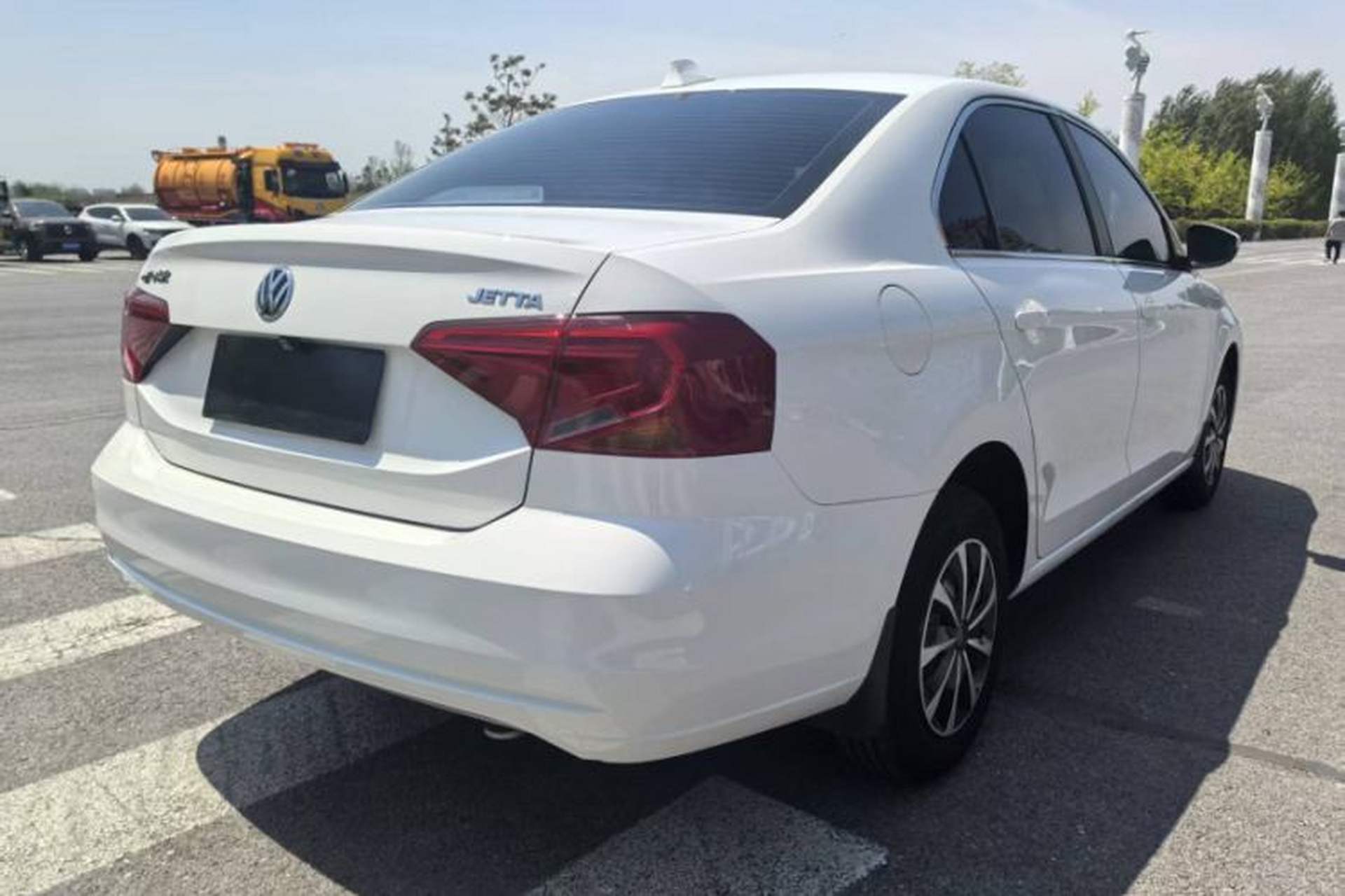 Used Volkswagen Jetta 2017 1.4L Manual Fashion Edition Exterior 3