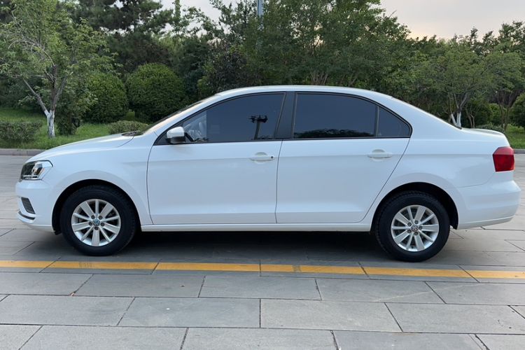 Used Volkswagen Jetta 2017 1.5L Automatic Fashion Model Exterior 3
