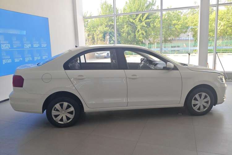 Used Volkswagen Jetta 2017 1.4L Manual Fashion Edition Exterior 3