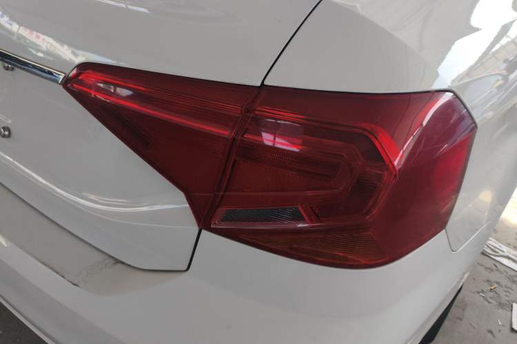 Used Volkswagen Jetta 2017 1.5L Automatic Fashion Model Exterior 3